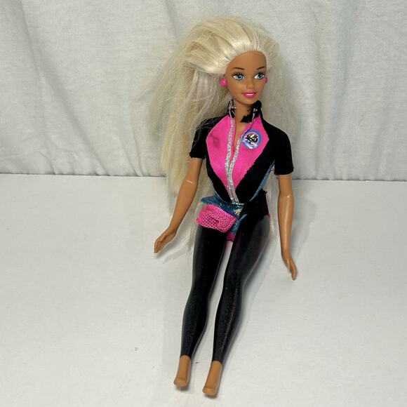 Mattel 1996 Ocean Friends Sea World Barbie Doll With Outfit Color Changing Legs - Picture 1 of 4